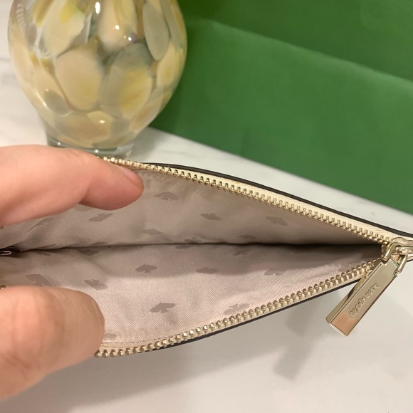 kate Spade ♠️ White Saffiano Leather Zip Billfold - Picture 2 of 6